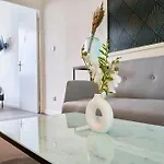 Ng Prestige - Lille I Winoc - T2 - Netflix - Wifi - Cuisine - Parking Gratuit Апартаменты *