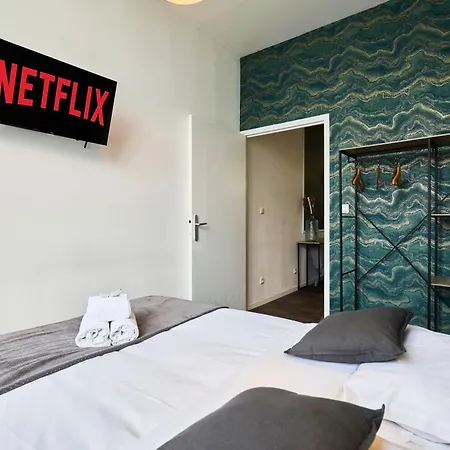 Ng Suitehome: With Netflix & Free Parking Apartment