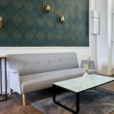 Ng Suitehome: With Netflix & Free Parking Apartment
