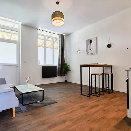Ng Suitehome: With Netflix & Free Parking Apartment Tourcoing
